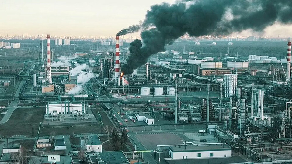 حمله پهپادی به پالایشگاه مسکو خسارت زد؛ روسیه از رهگیری ۶۰ پهپاد خبر داد