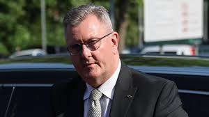 La lettre de Donaldson à une plaignante ne visait pas les allégations d’abus, dit son avocat
