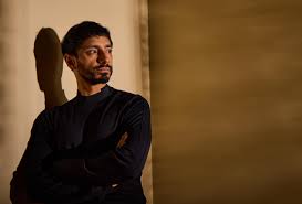 Riz Ahmed incarne James Bond et Hamlet dans de nouveaux projets