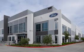 À Long Beach, l'équipe VE de Ford mise sur une camionnette électrique moins coûteuse