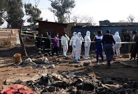 Des hommes armés tuent 12 personnes dans un bidonville de Johannesburg, selon la police