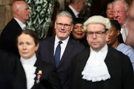 Le discours du roi présente 37 projets de loi alors que Starmer subit des pressions