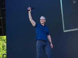 Tim Cook quitte son poste de PDG d'Apple; John Ternus prendra la relève le 1er septembre