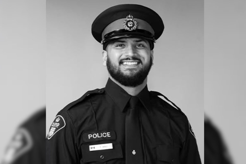 Des décès récents de policiers suscitent l'inquiétude, mais les données ne montrent pas de hausse nette