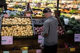 En Floride, une mère mise sur les coupons numériques à mesure que la facture d’épicerie grimpe