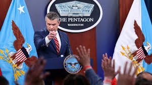 Hegseth affirme que le cesse‑le‑feu avec l'Iran tient toujours après un échange dans le détroit