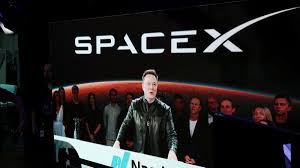 SpaceX grimpe après une IPO record, les doutes sur sa valorisation s'intensifient